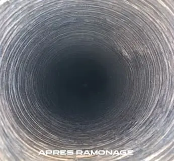 Le même conduit propre après ramonage